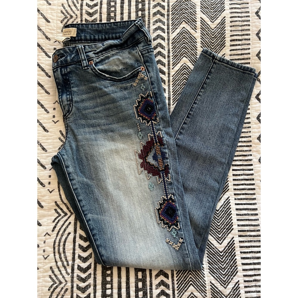 FOREVER21 Premium Denim Embroidered Skinny Jeans